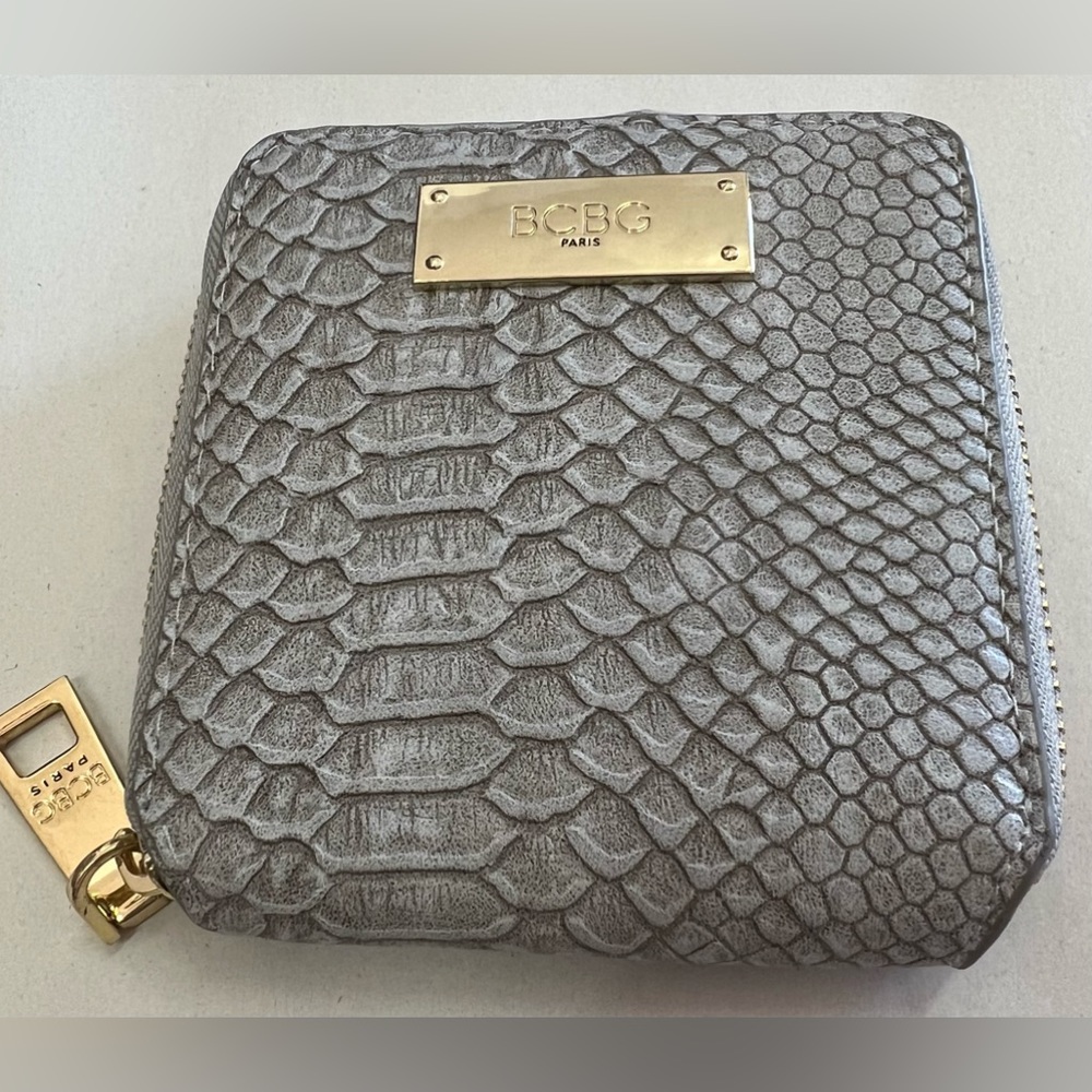 BCBG Paris - Wallet/card holder, grey, embossed snake print, gold hardware!